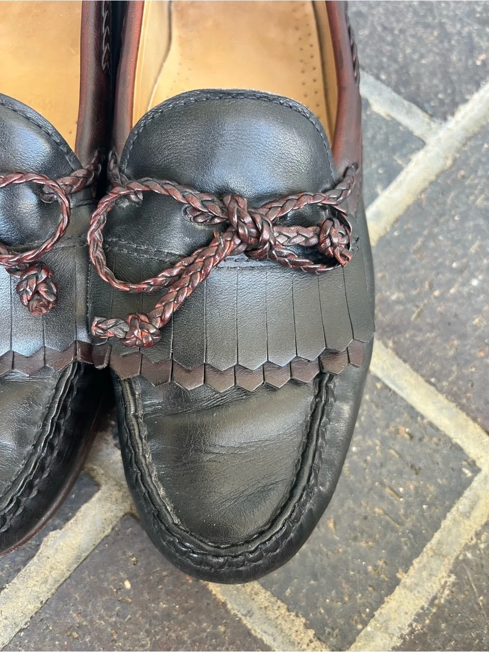 EUC Men’s 8.5 Allen Edmonds Woodstock Black and Brown Leather Kiltie Loafers